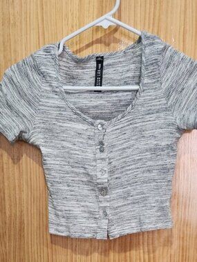 LORD & TAYLOR- Design Lab:Gray Button-Up Ribbed Top